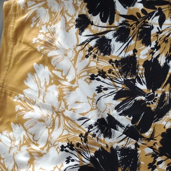 VAN HEUSEN Floral Midi Butterscotch, Blk,White SZ 10 - Picture 10 of 10